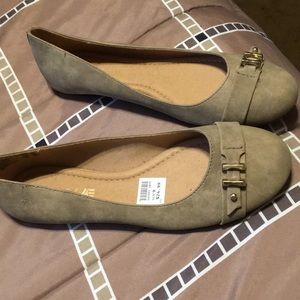 American Eagle tan flats new!! Sz9